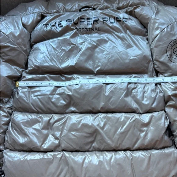 Aritizia Super Puff Original with detachable  hoodie metallic taupe / M / EUC - Picture 3 of 10